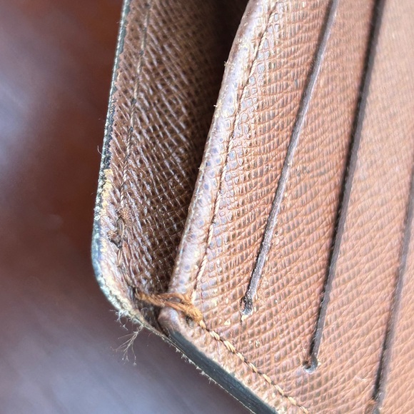Louis Vuitton monogram kisslock wallet - Picture 16 of 16